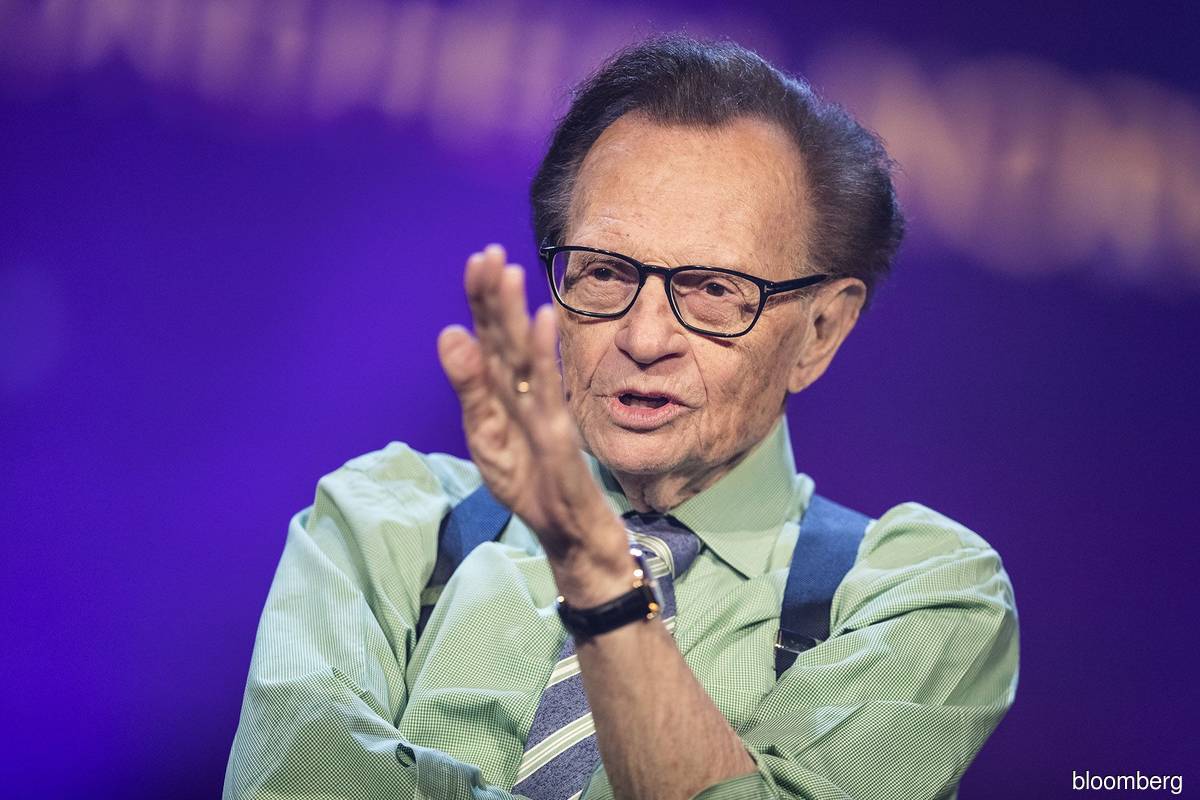 Larry King, US programme host who interviewed presidents, dies at 87